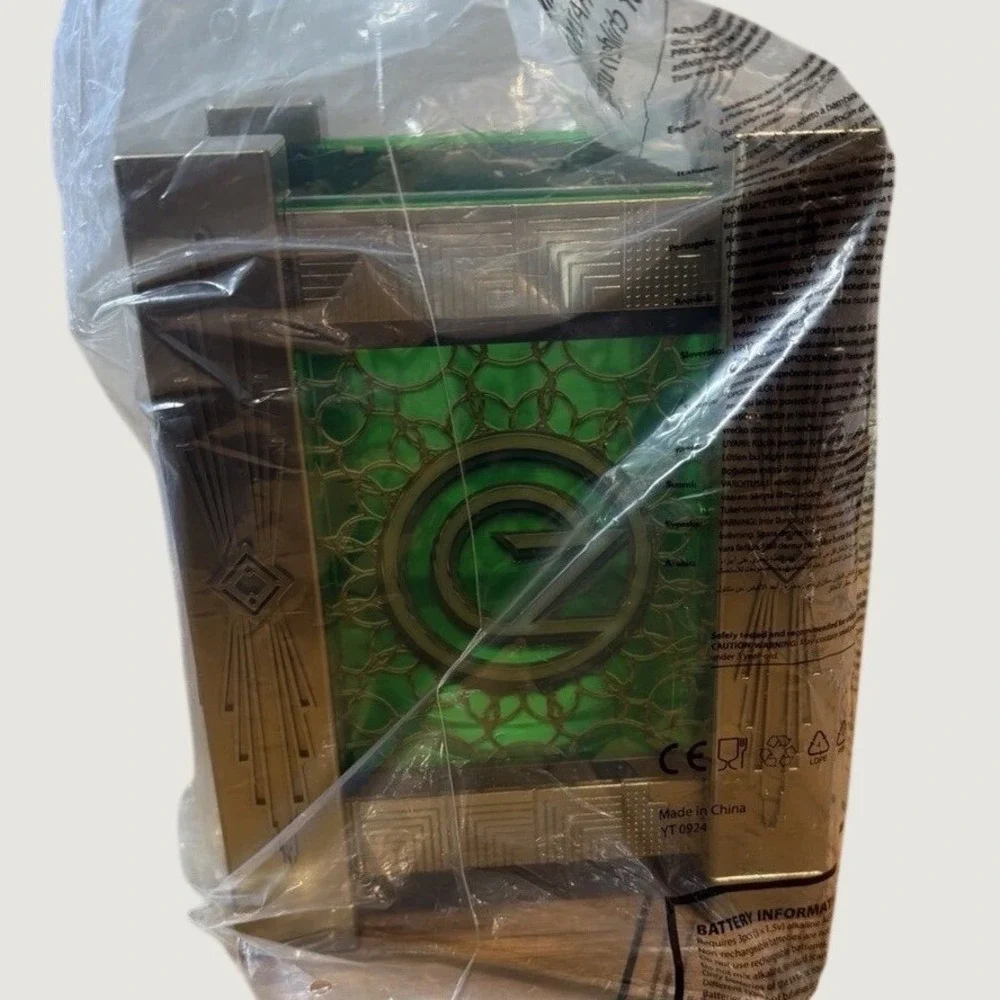 NEW Wicked Regal Cinemas‎ Exclusive Light-Up Lantern Popcorn Bucket 2024